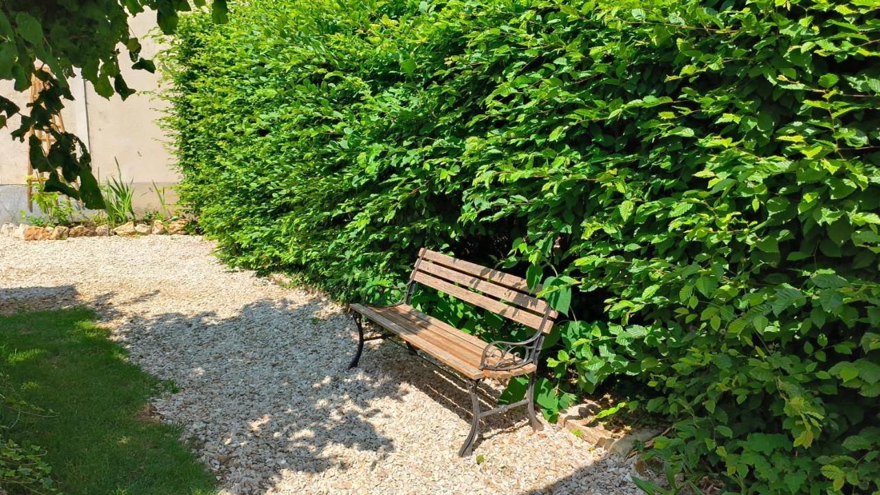 Le Grand Barrois Bed & Breakfast Crecy-la-Chapelle Exterior photo