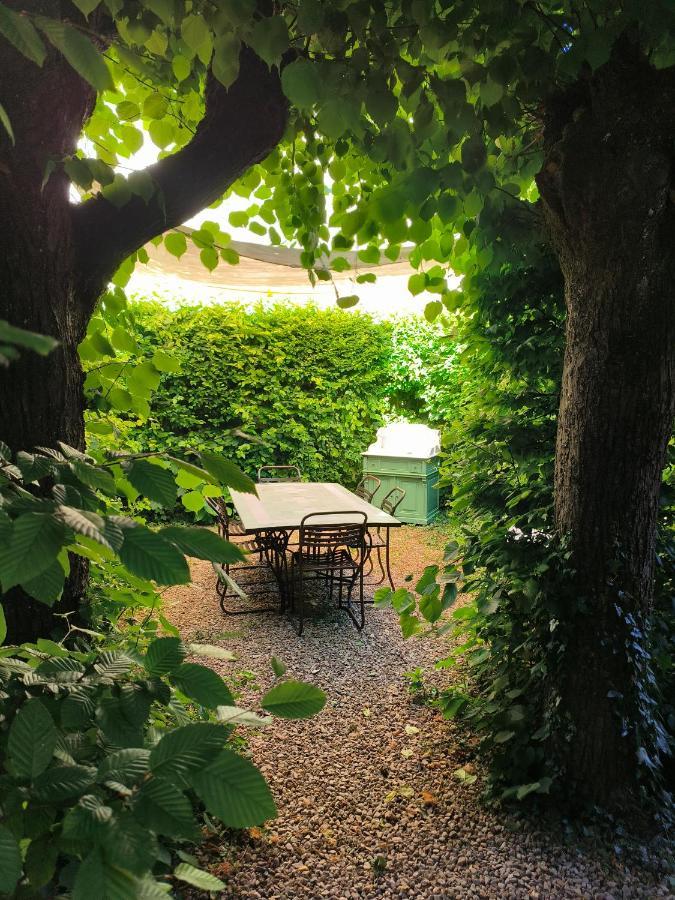 Le Grand Barrois Bed & Breakfast Crecy-la-Chapelle Exterior photo
